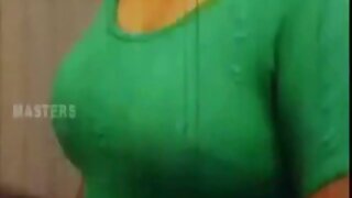 சிறிய டான் பூனை படுக்கையில் முத்தமிட்டு அவளிடம் xxx செக்ஸ் வீடியோ வந்தது