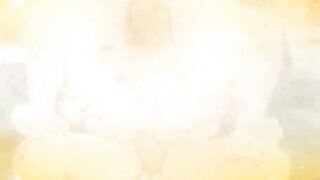 குளியலறையில் ஒரு மனிதன் ஒரு சன்னி லியோனின் செக்ஸ் வீடியோ அழகான சிறிய விலங்கை முத்தமிட்டான்