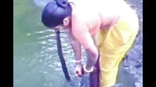 காரின் xxx, செக்ஸ் பின் இருக்கையில் புணர்கிறேன்